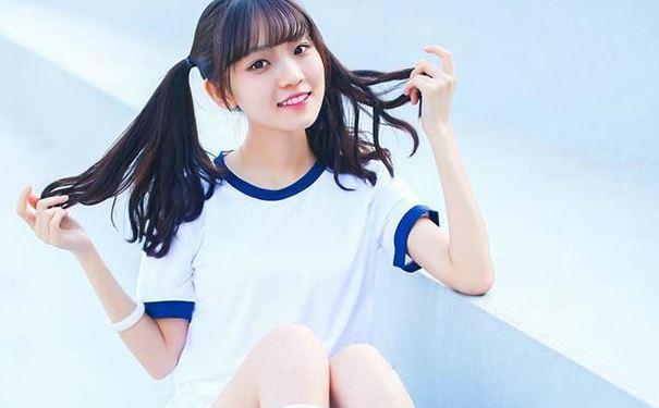 女儿第一次来大姨妈，妈妈教会三件事，或许是对她们一生的保护