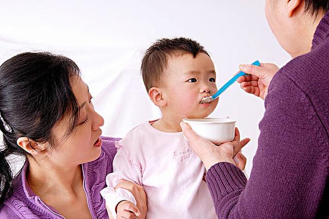 这3种食物是“婴儿杀手”吃多智商下降不长个，你家孩子可能在吃