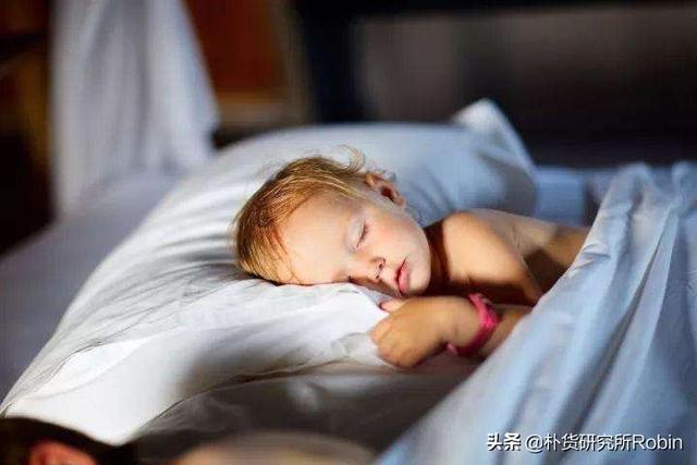 解决宝宝夜里踢被子着凉的妙招？这个方法最管用！