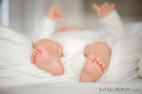 解决宝宝夜里踢被子着凉的妙招？这个方法最管用！