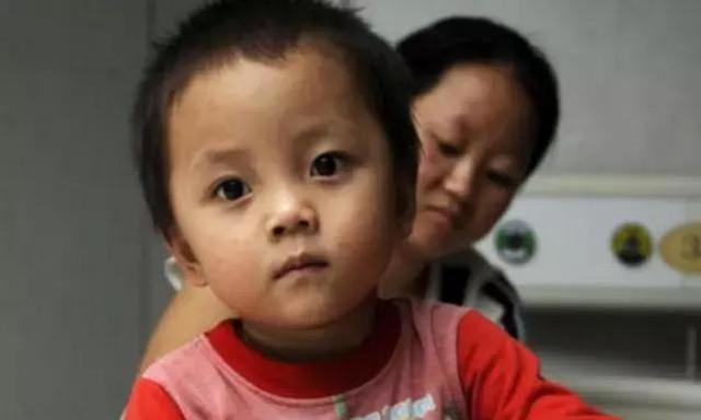 为何很多孩子只敢“窝里横”，一出门就怂？跟爸爸有很大关系！