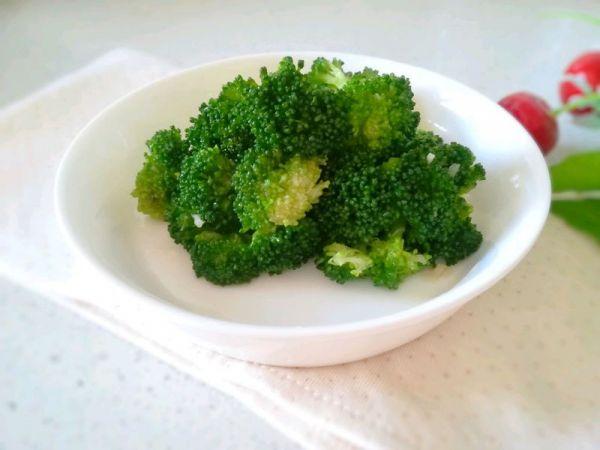 简单美味，凉拌西兰花：宝宝辅食营养食谱菜谱走起！