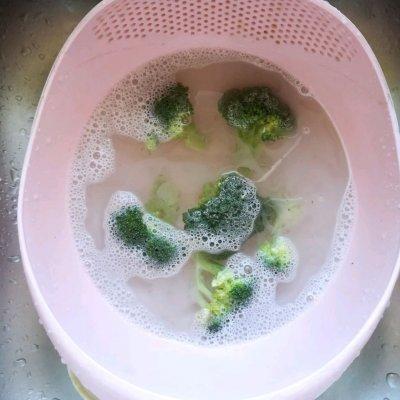 简单美味，凉拌西兰花：宝宝辅食营养食谱菜谱走起！