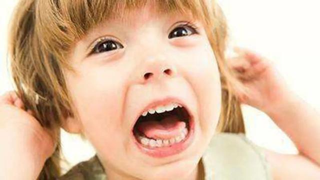 孩子哭闹任性，家长要学会这几招，轻松搞定任性的孩子！