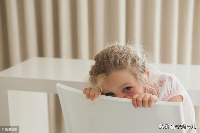 孩子遇事胆小退缩，家长可以怎么做？