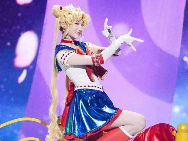 cos水冰月,关晓彤竟然眼光狠毒,刘翔胸肌明显成金刚芭比