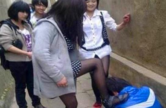 “孩子被打了？打回去呀！”看看61岁犯罪心理学教授为什么这么说