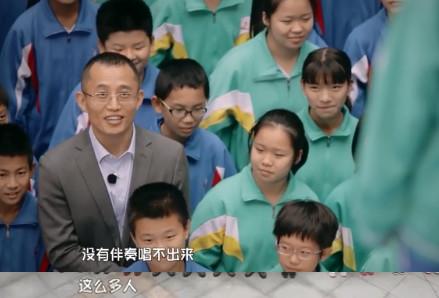 《少年说》一位爸爸被逼当众表演，陈铭一句话点醒无数家长