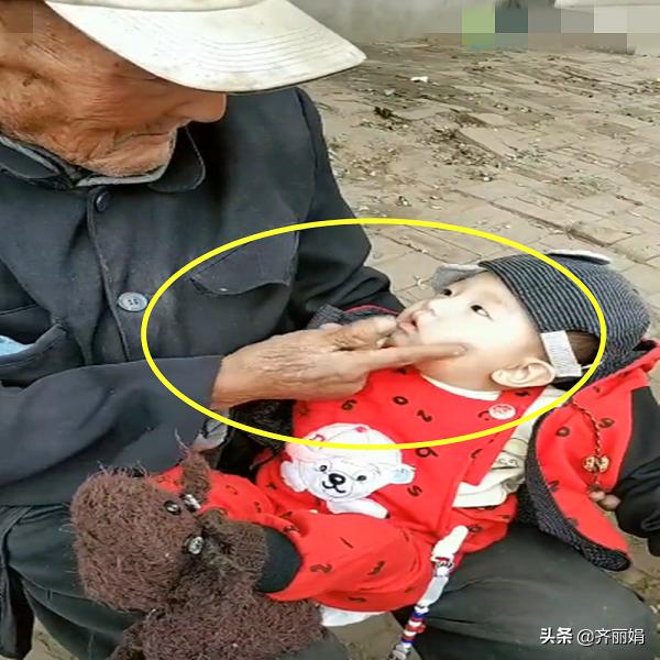 罕见五代同堂！98岁老太爷和小玄孙同框，网友：好羡慕