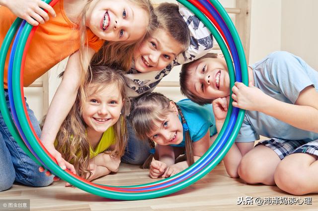 孩子喜欢和大孩子一起玩，担心娃吃亏怎么办？教你一招