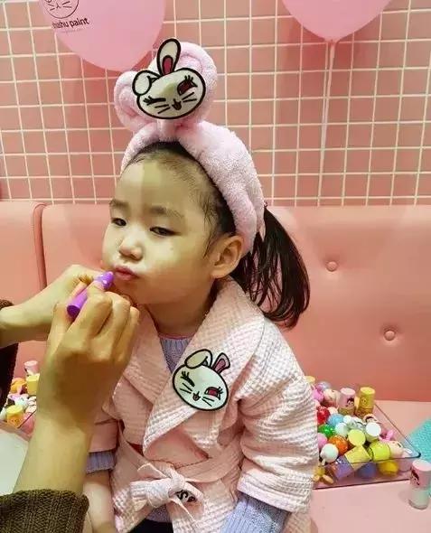 美容院进军幼儿园？家长该如何对孩子进行“美育”……