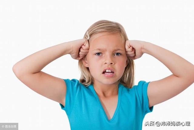 孩子不愿意自己走，非要妈妈抱，不一定是想撒娇
