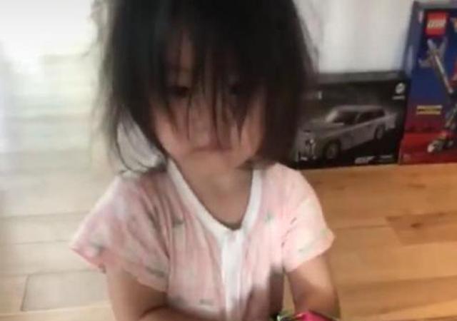 爸妈是不是手残党，看女儿发型就知道，三张图告诉你啥叫我尽力了