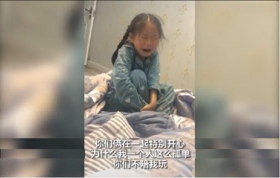 萌娃控诉老爸：为什么你一给我讲故事就睡着，该去医院治治了