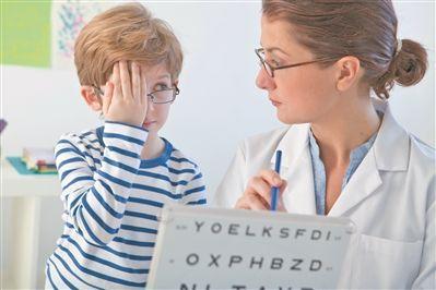 孩子得了远视性弱视，眼镜怎么配？这三个“雷”家长最易踩！