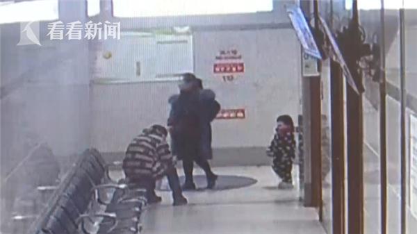 3岁宝宝误将温度计当玩具 咬碎后吞下了水银……