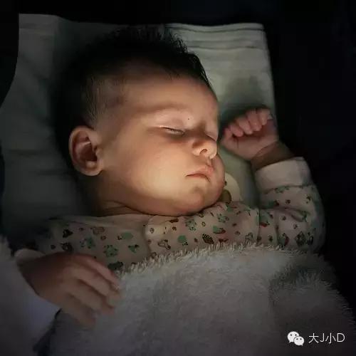 宝宝睡觉容易出汗？是“盗汗”吗？需要补钙补锌吗？