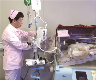 740克宝宝诞生 与死神搏斗求生