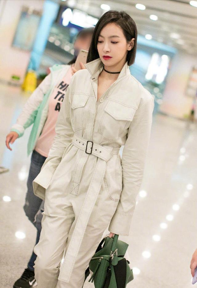 明星们都在穿"连体裤",热巴霸气,宋茜优雅,韩雪却一言难尽