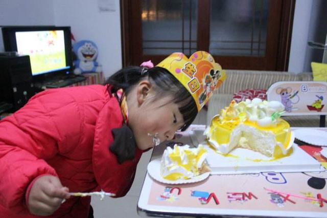 孩子过生日，家长要不要买个蛋糕送到幼儿园？老师说出心里话