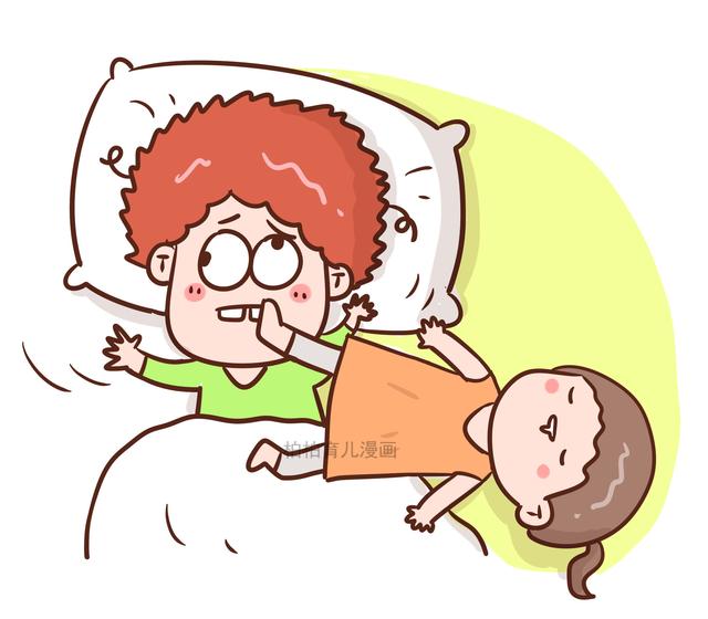 家长用“装睡”哄孩子睡觉，看到结果后自己忍不住笑