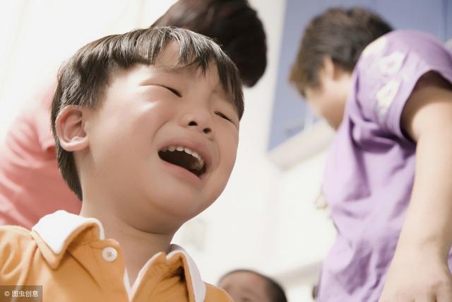 上一秒家长不管孩子哭闹，下一秒就传来噩耗！