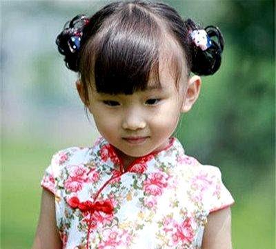 不会给娃扎头发？4款简单又好看的女童扎发，宝爸也能快速上手！