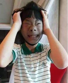 宝妈朋友圈晒娃丑照，画风清奇，网友：看完照片都不想生娃了