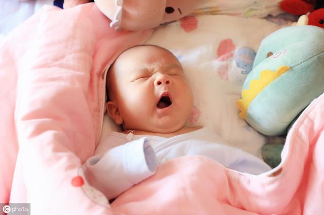 婴幼儿护理：那些常见的错误育儿法，新手爸妈容易犯，你坑娃了吗