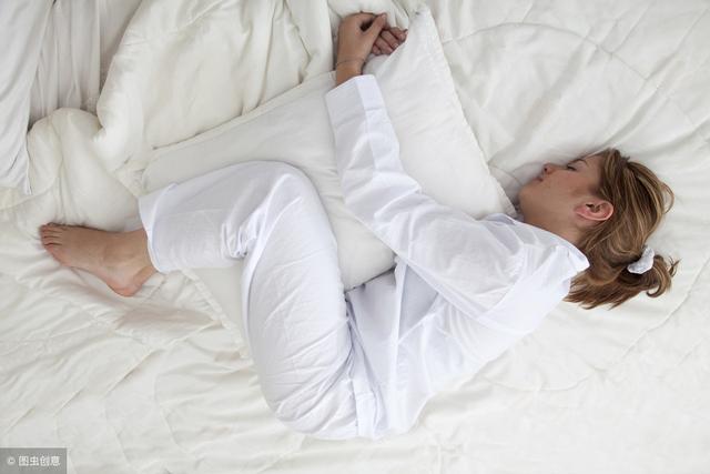 孕中期晚上睡不着觉该怎么办？孕妈妈如何才能睡个好觉？