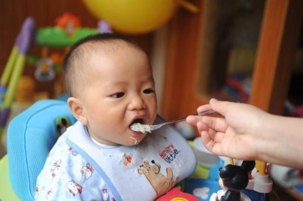 医生劝告：孩子睡前不要吃这3种食物，已有孩子因此发育迟缓！