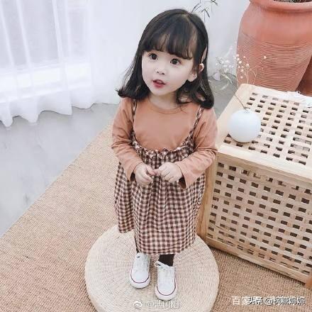 踢童模妈妈道歉后，又被曝夜里拿衣架打孩子，帮帮暴力下的孩子