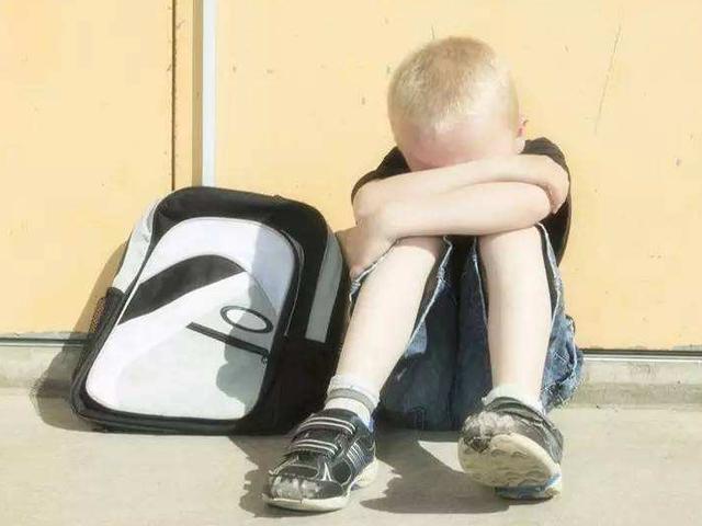 “妈妈，我挨打了”，两个妈妈的不同回应，影响了孩子今后的人生