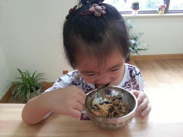 医生劝告：孩子睡前不要吃这3种食物，已有孩子因此发育迟缓！