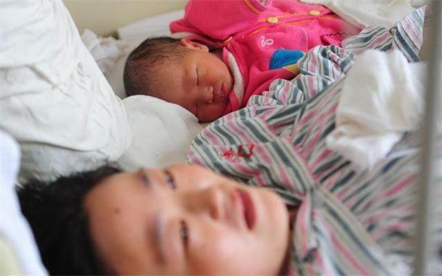 孕期朝一个方向睡，宝宝出生后会成“歪脖子”？孕妈尽管放心睡