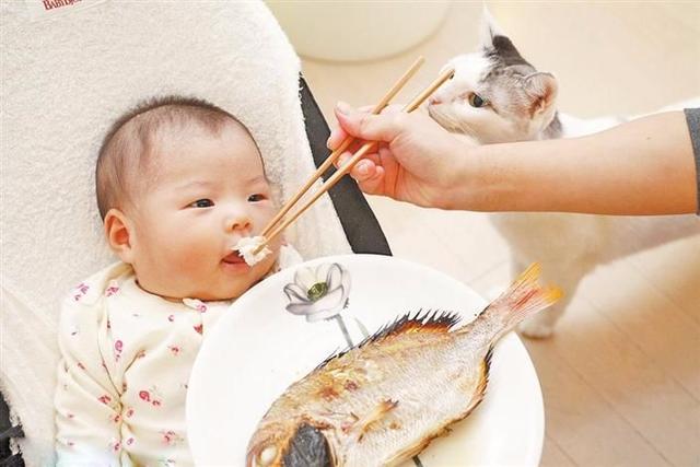 孩子被鱼刺卡喉咙怎么办？专家的建议颠覆家长的认知