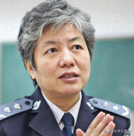 李玫瑾教授：6岁之前你说的话对孩子来讲是黄金，12岁之后是垃圾