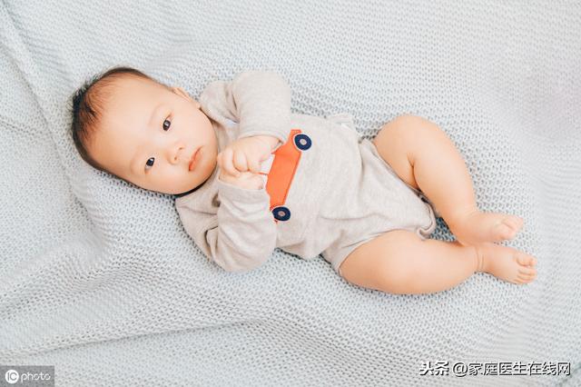 晚上开灯睡觉，会影响宝宝发育？儿科医生：危害不止这些