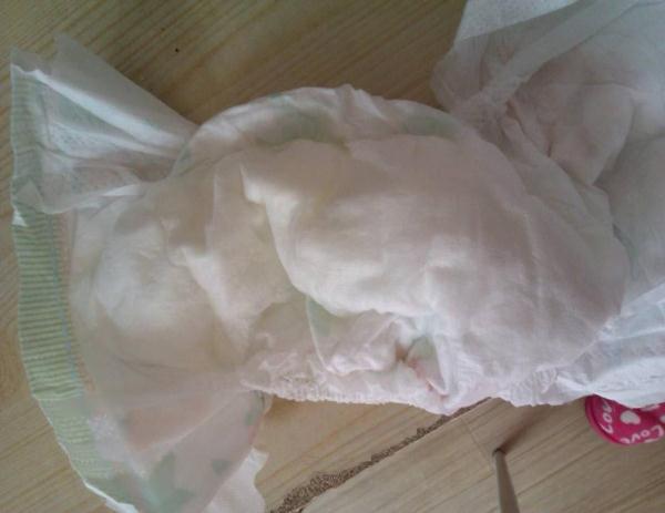 一片尿不湿能用一整夜吗？经验宝妈：要注意尿不湿的更换时间