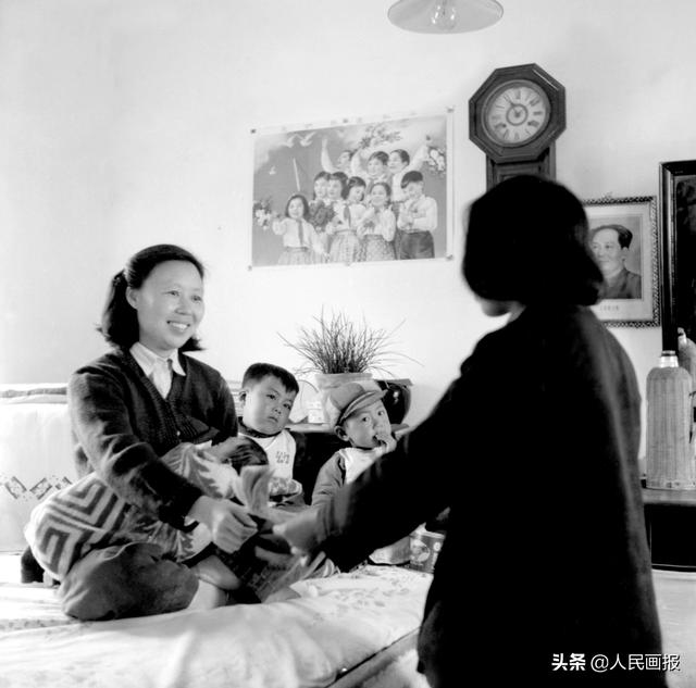 60年前，青岛第六棉织厂托儿所悉心照看乳儿，年轻妈妈可无忧工作