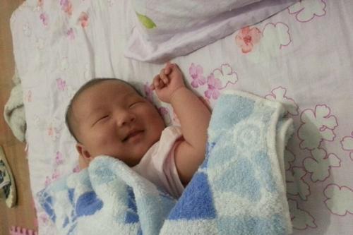 为什么宝宝睡觉的时候会偷偷得笑，第三个原因太暖心了