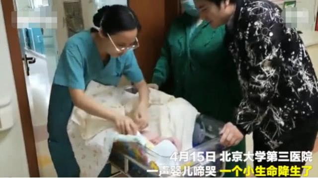 国内首例试管婴儿正式当妈，小宝宝重达3.8千克，母子平安