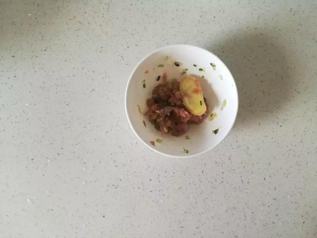 鲜肉胡萝卜蛋饺