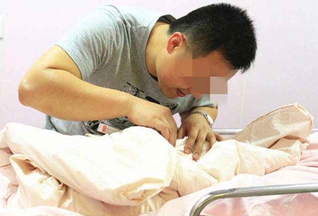 娃出生后，为什么婆家都会夸赞宝宝像爸爸？五点好处，妈妈别吃醋