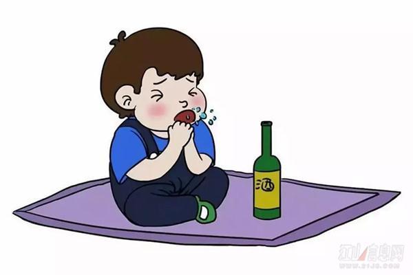 危险！5岁男孩错把白酒当饮料