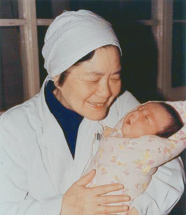 试管妈妈“福音”来了，试管婴儿二代宝宝出生，那些谣言还好吗？