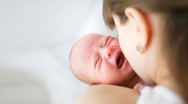 孩子出牙晚，睡觉易惊醒？儿科医生：不是缺钙，而是少了这种物质