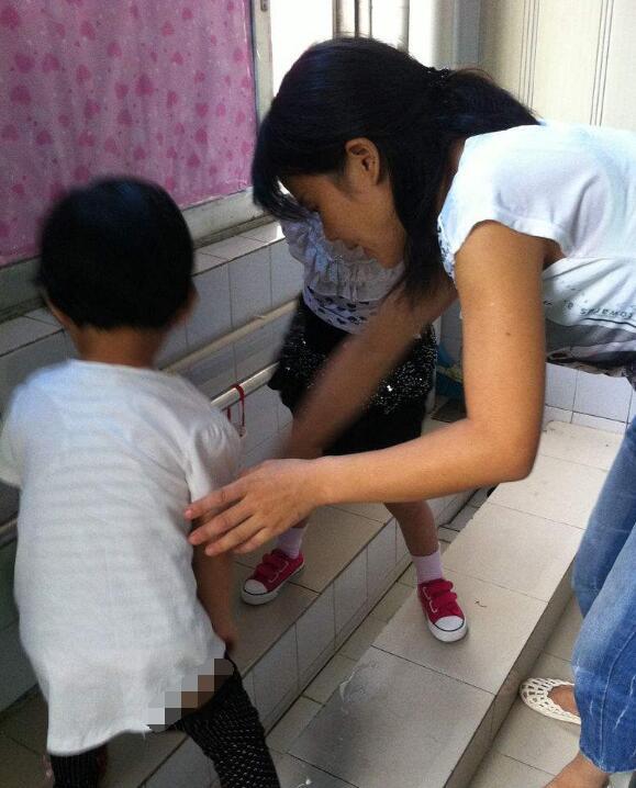 不爱在幼儿园拉粑粑的孩子最难搞？五种原因，很多家庭都中了