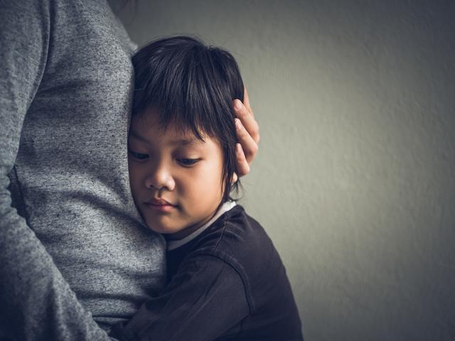 家里小孩不爱打招呼怎么办？