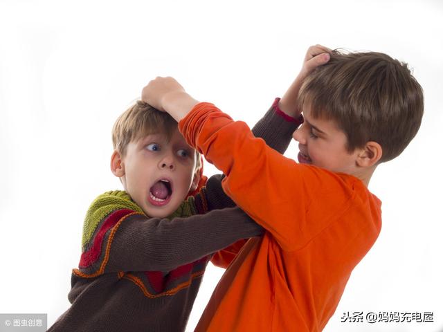 孩子挨打不敢还手？不是孩子没出息，是你教育方法有问题